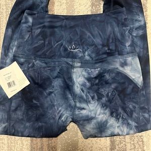 Beyond yoga leggings with tags - size M
